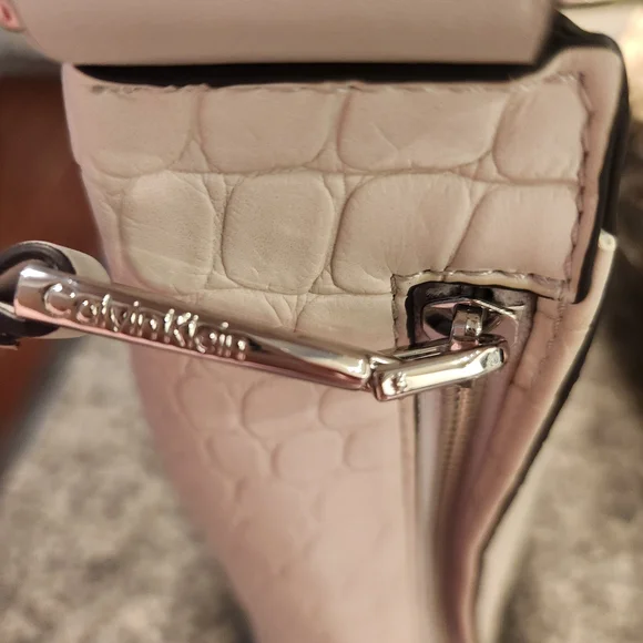 Calvin Klein NWOT Max Top Zip Hobo Shoulder Bag